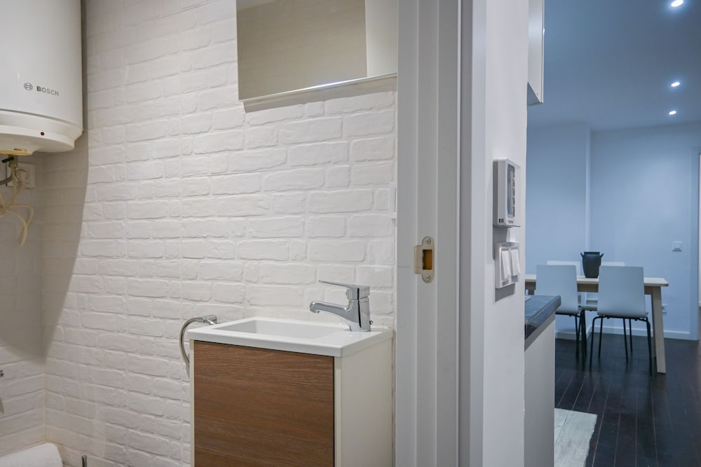 M Sen1692 Amplio Apartamento con Balc n en Calle