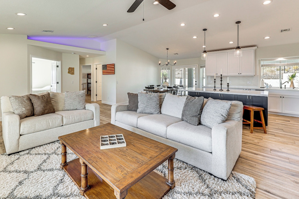 Fully Furnished Poolside Oasis 5 Mi to Lake Havasu