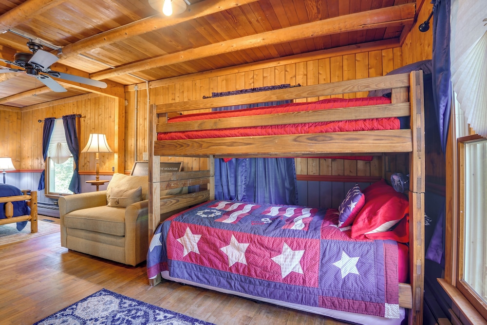 Lakefront Log Cabin Retreat w/ Hot tub + Kayaks!