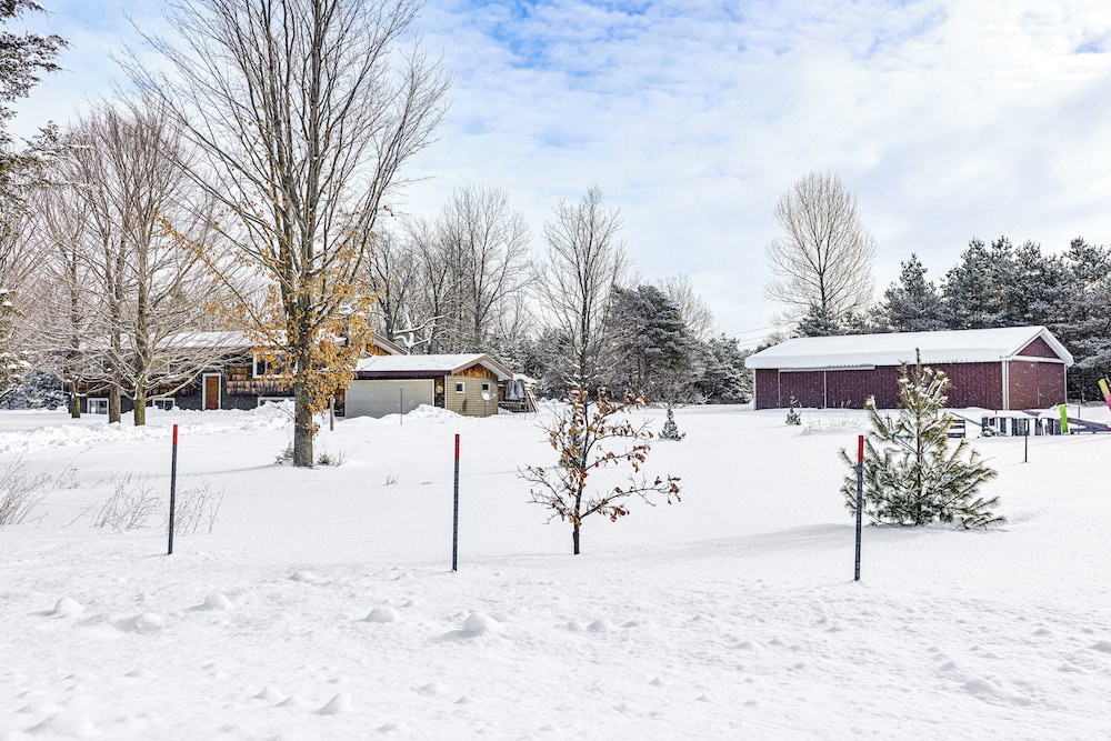 Fire Pit + Yard: Peaceful Northcountry Getaway!
