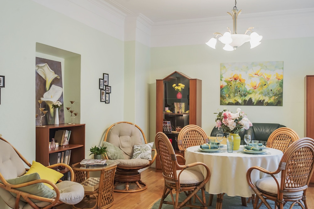 GM Apartment Staropimenovskiy 16