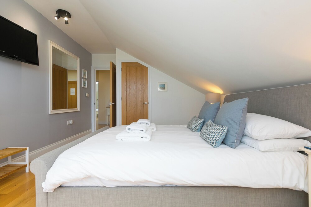 7 Sandy Lane view 2