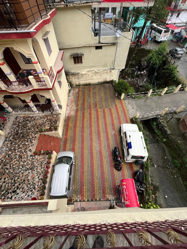 Gujrat Bhawan