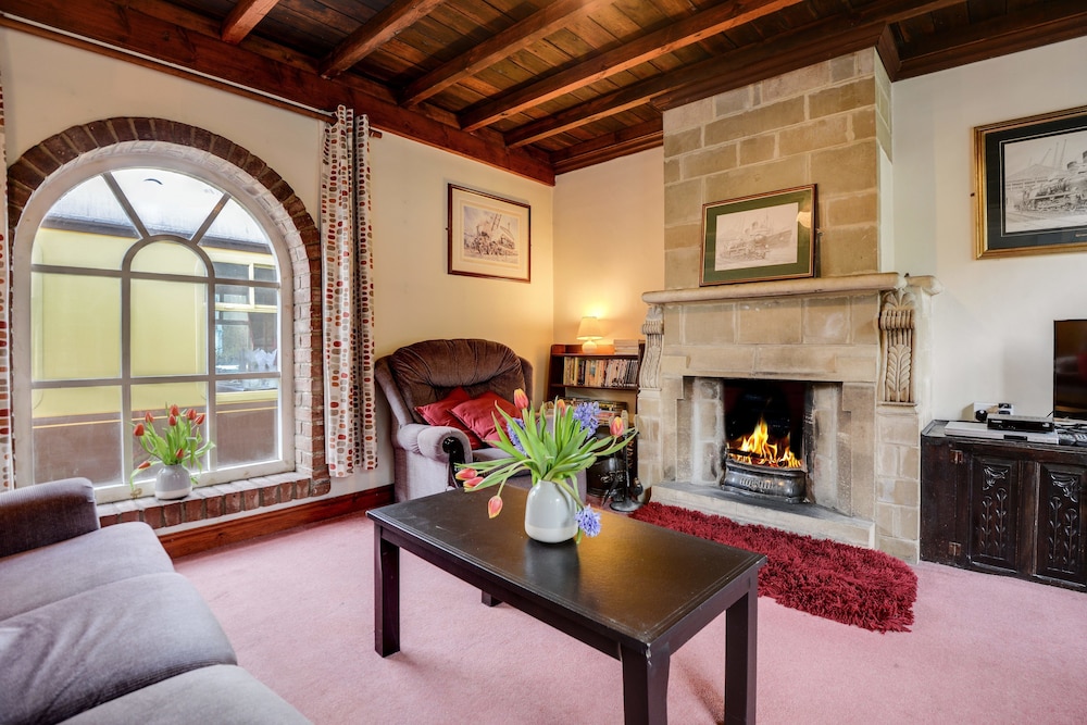 Holiday Cottages and North Star Apartment
