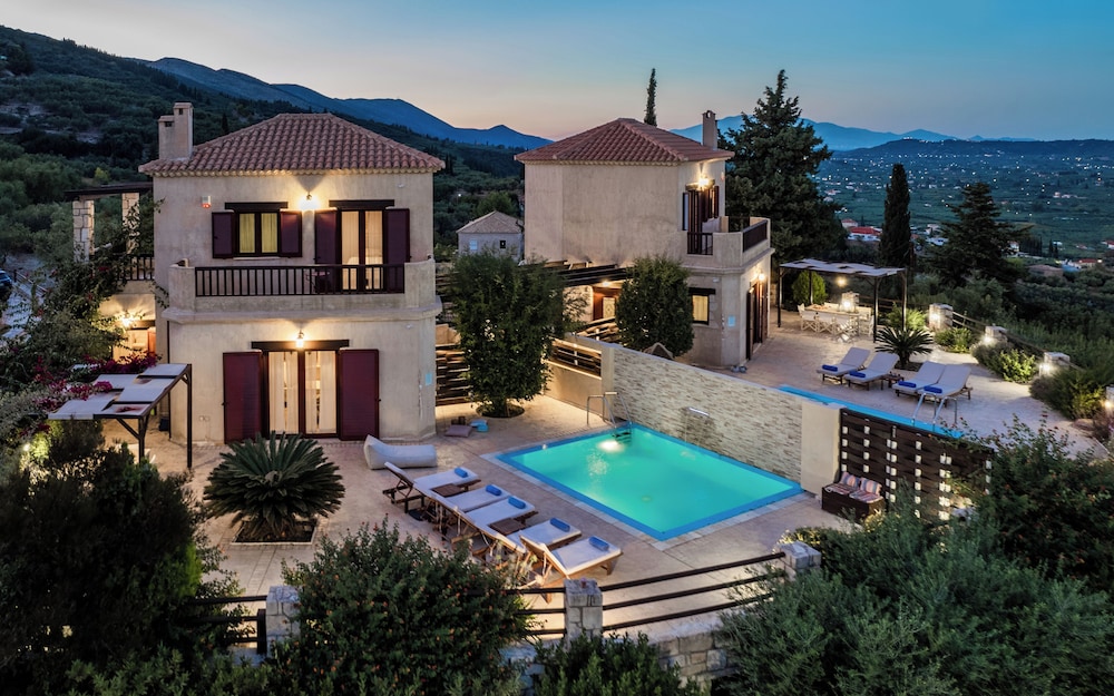 Amorosa Villas
