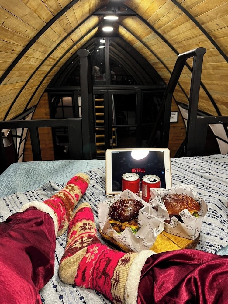 Lakeside Glamping With View, Fire Pit & Hammock