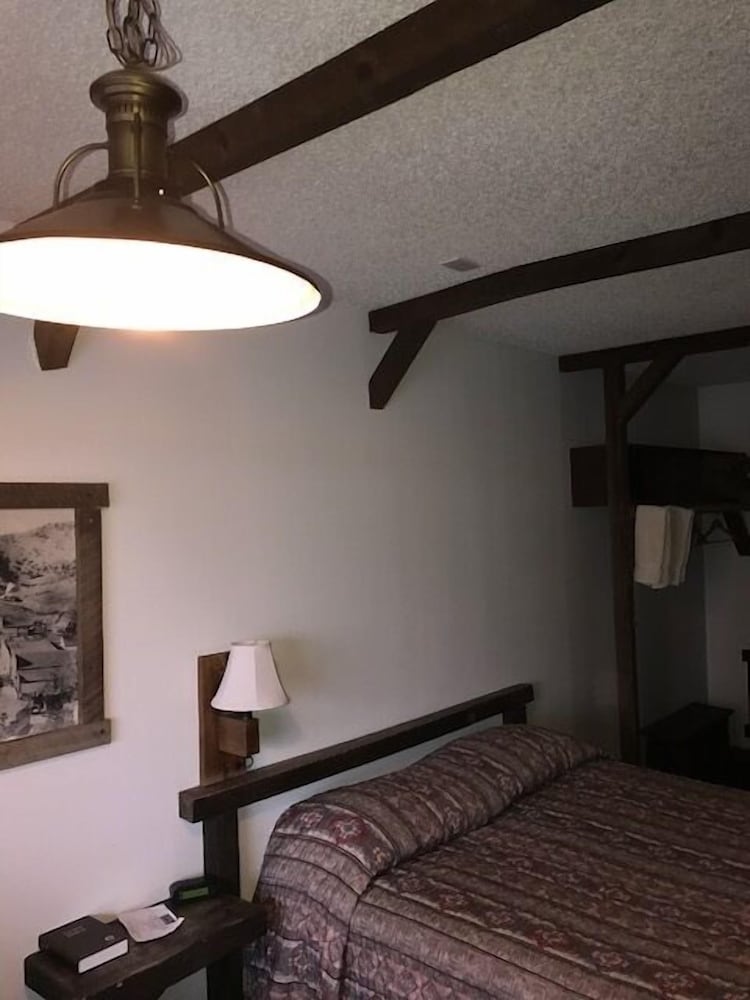 Bunkhouse Motel