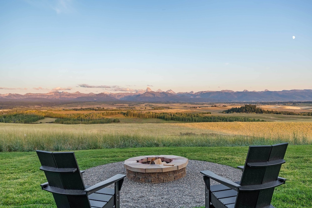 Hot Tub, 23 Mi to Grand Targhee: Luxe Retreat