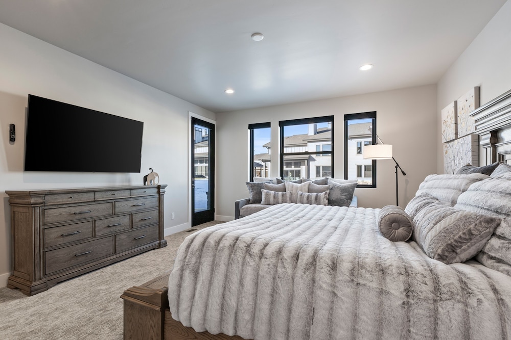 976 Modern Steer Deer Valley Retreat At Jordanelle! 4 Bedroom Townhouse by RedAwning view 4