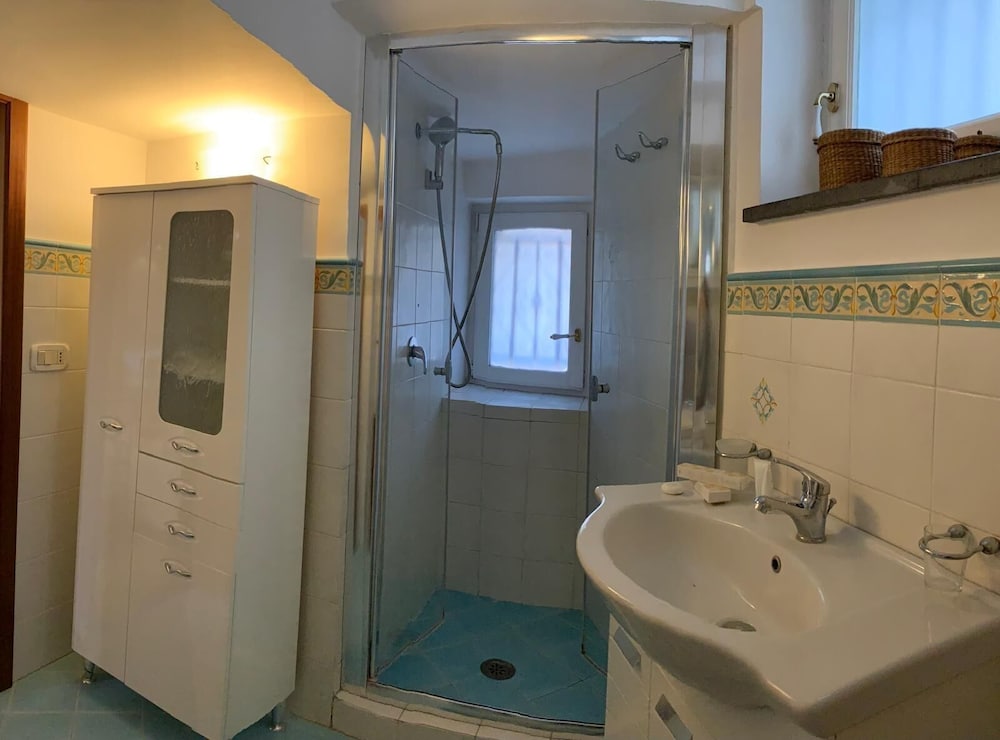 Annygiò House - De Vivo Realty