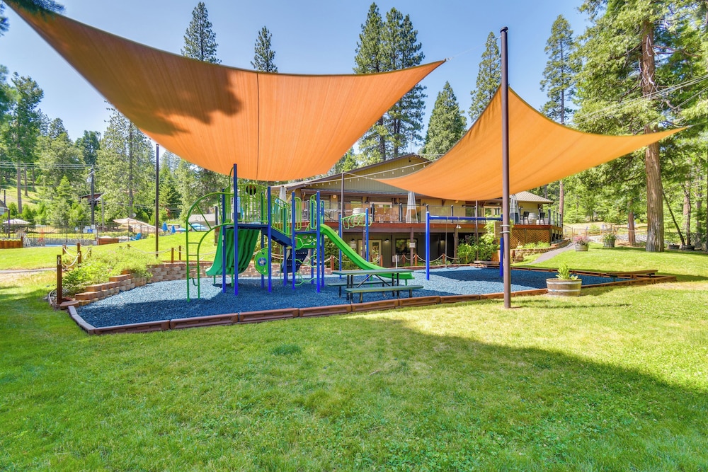 Sleek Blue Lake Springs Retreat w/ Deck & Yard!