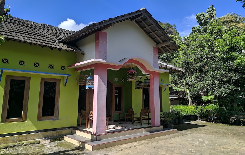 HOMESTAY MBAH POMO SRIHARJO