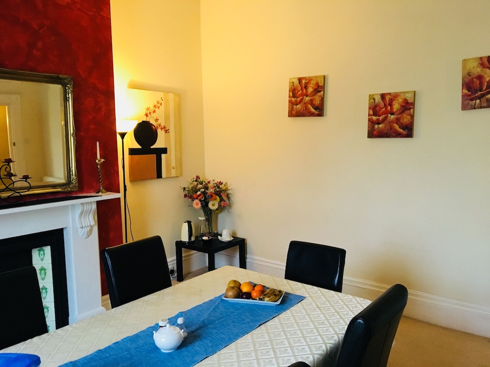 Bentons Guesthouse
