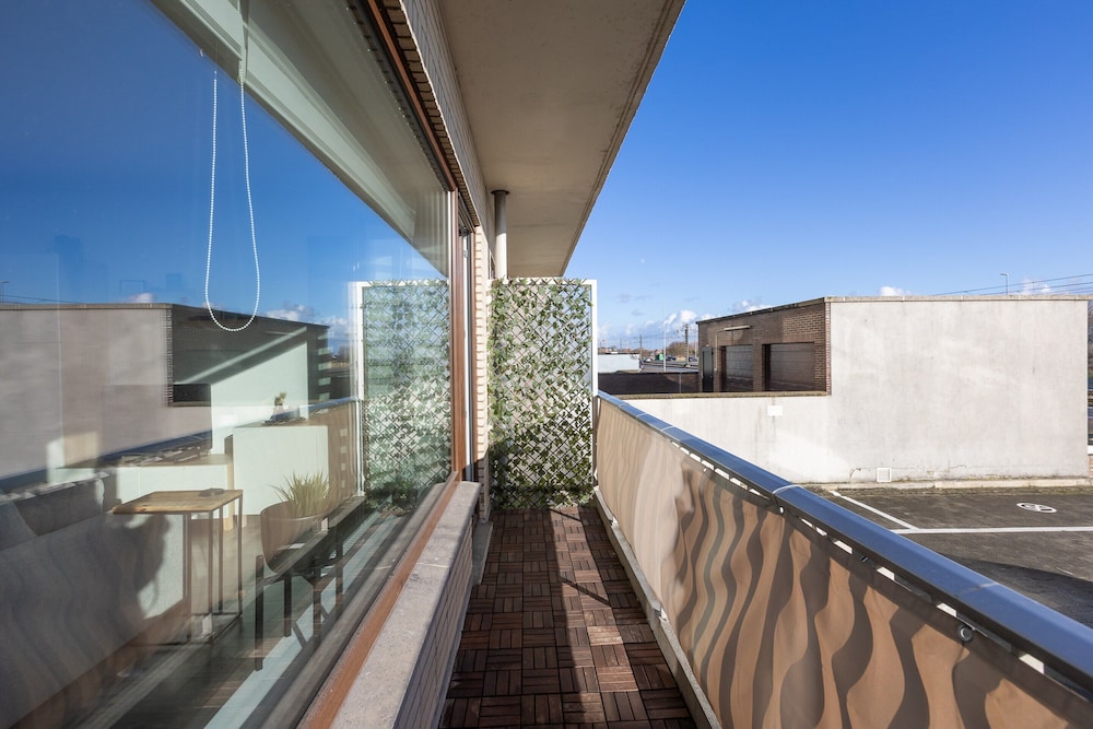 Modern Studio With Parking Space