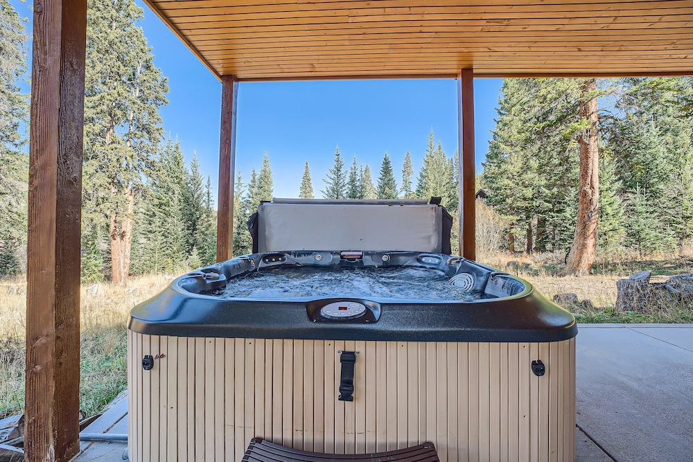 Peaks Paradise 4 Bedroom Home by RedAwning view 4