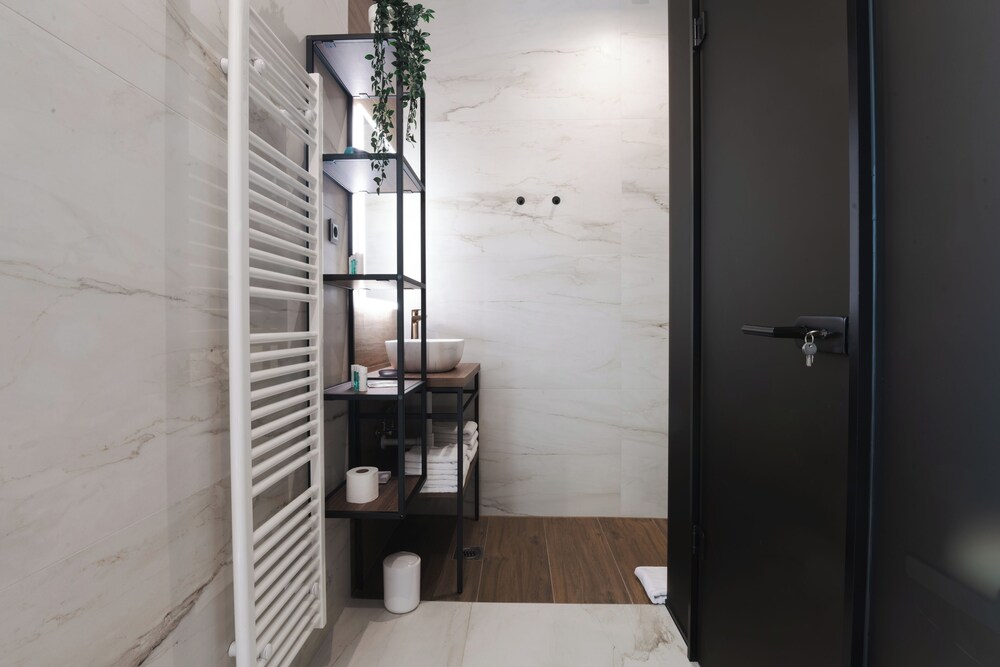 DISTRICT boutique