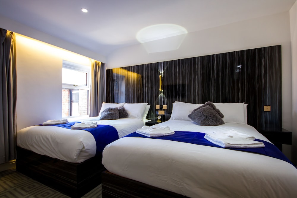 DJ Suites Blackpool