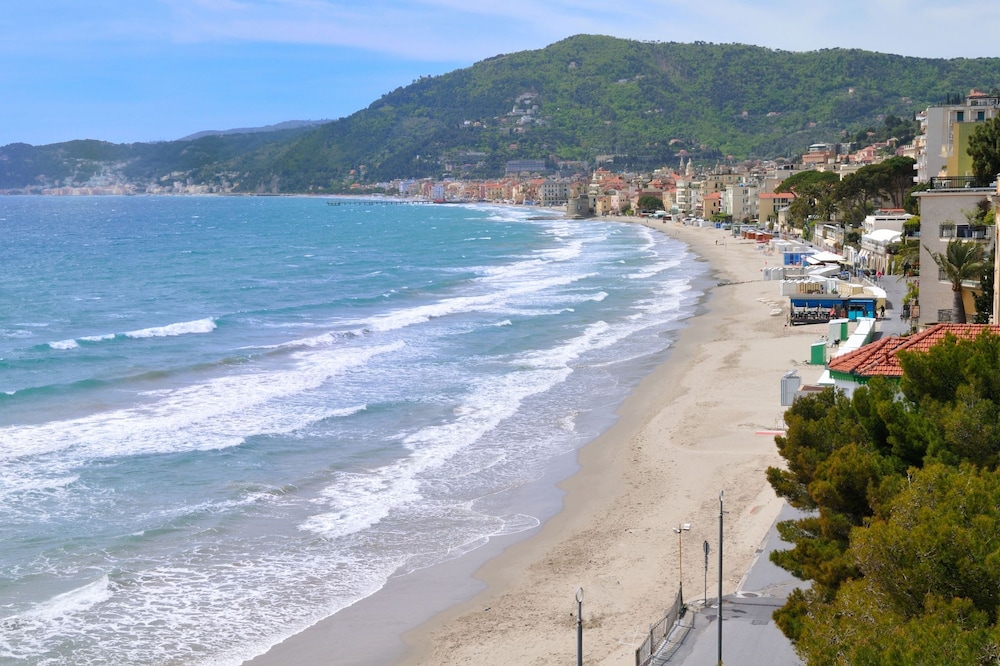 Sunset Frame 2 in Alassio view 5