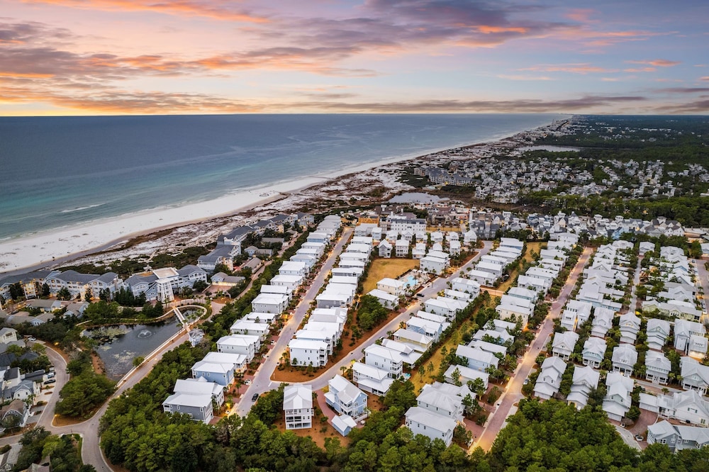 Walk to the Beach Pool 5bdr 3 Porches Beach Sea-ker s Retreat by Avantstay