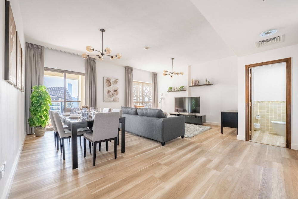 Luxe Marina View Retreat - 2BDRM