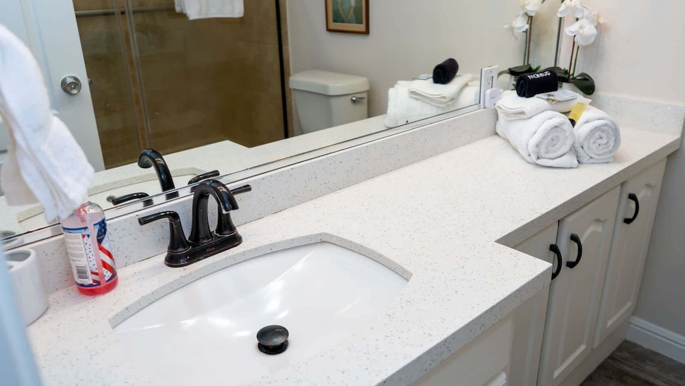 Penthouse Beachfront Views Renovated 4 Bedroom Condo