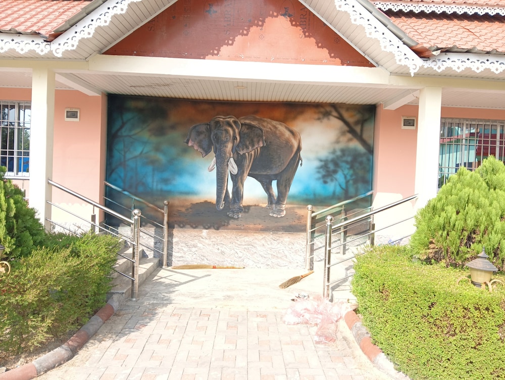 RESORT RUPKATHA