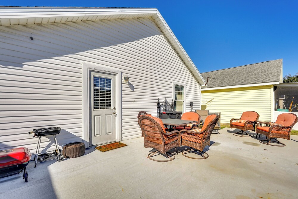 1 Mi to Gulf: Home w/ Patio & Pool Access in Pcb!