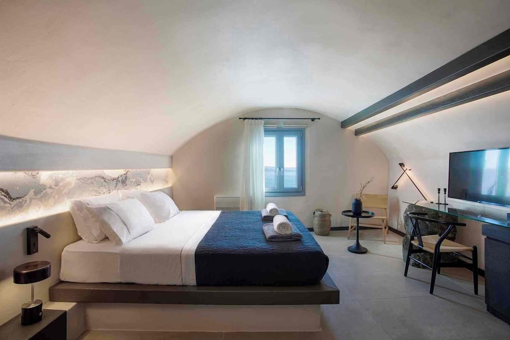 ArmonOia Suites