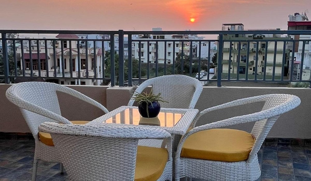 Hotel Guru Surbhi