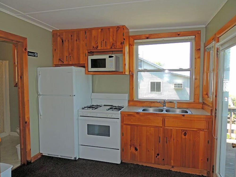 Angel Rock Waterfront Cottages and Vacation Homes