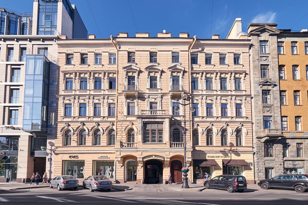 Greenfeel on Nevsky
