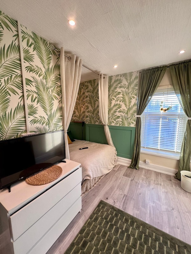 Tropical Hideaway Studio Apartment view 2