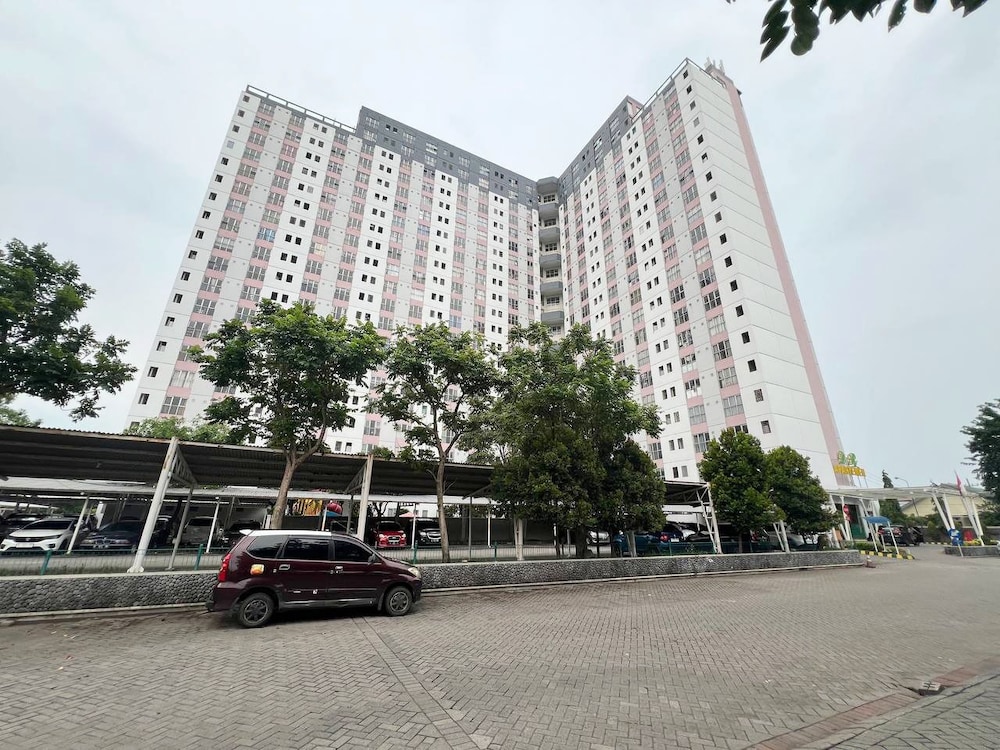 Strategic 2Br Apartment Near Its Campus At Dian Regency