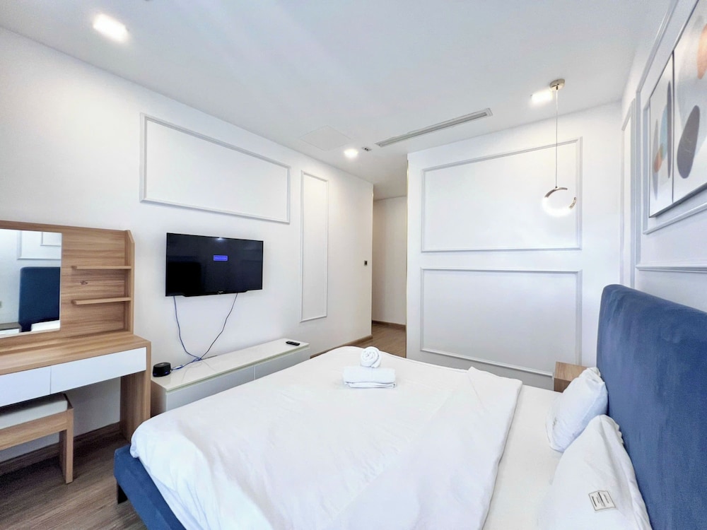 Apartment Landmark 81 by Urban Home