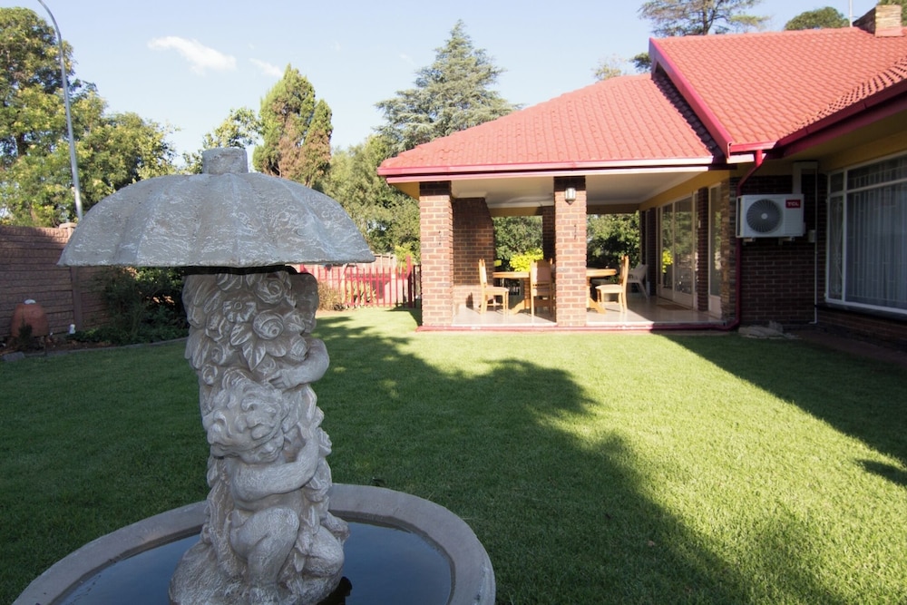 Madison House & Cottages