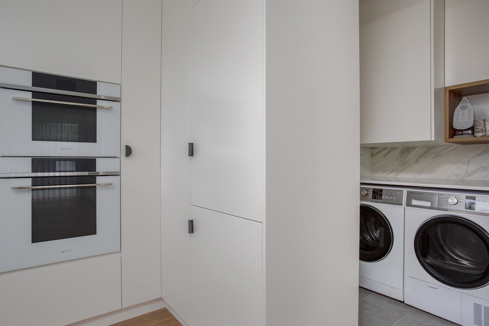 North-east Facing Modern 2-bed Apartment