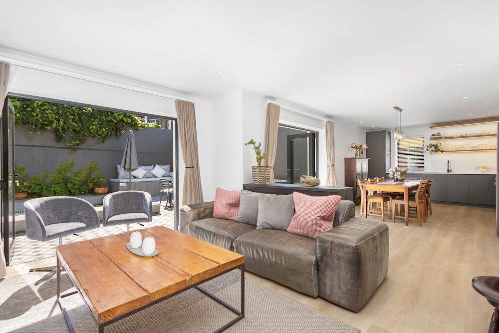 Uptown Retreat