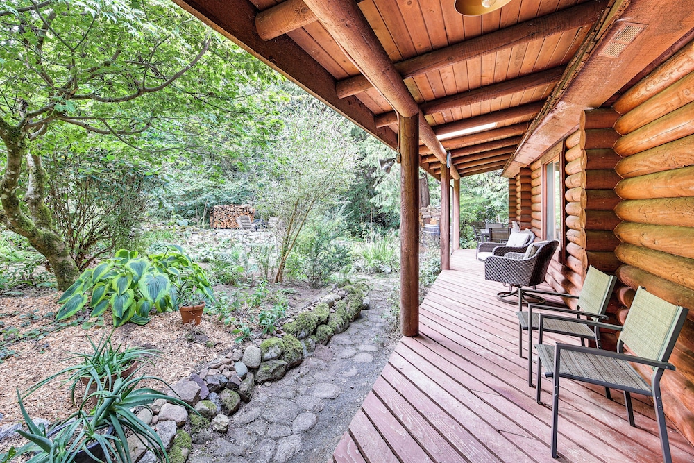 Lake Margaret Access: Boho Log Cabin w/ Backyard