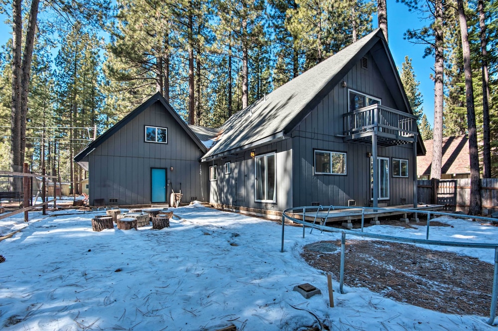 7 Mi to Heavenly Ski Resort: Cozy Tahoe Cabin view 3