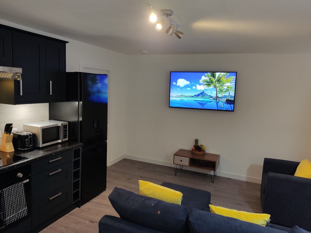 3-bed Cottage - Fast Wifi-big Garden - Town Centre, photo 13