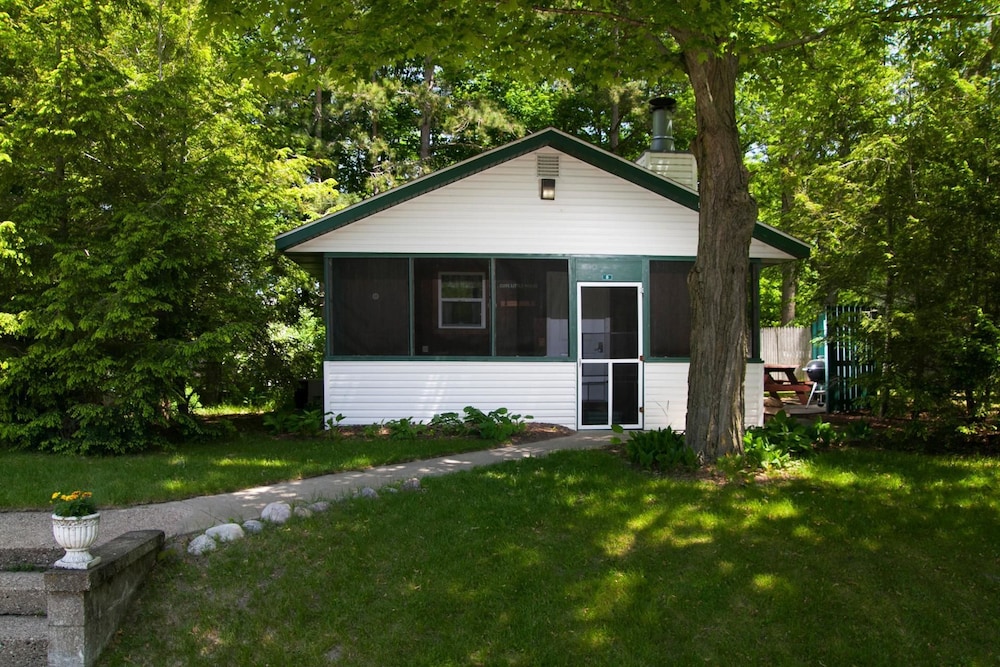 Goshorn Lake Cottages