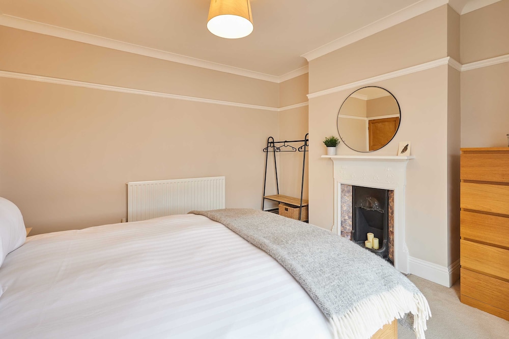 Host Stay Bristol Avenue