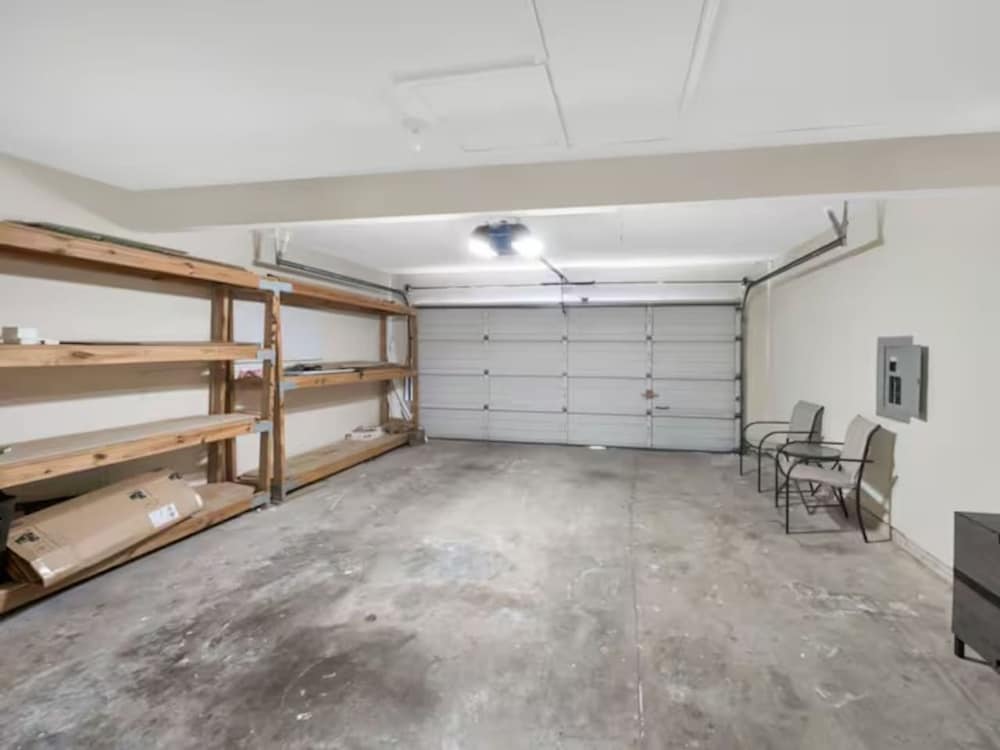 Frisco Castle 3BR Garage Parking Gated Backyard