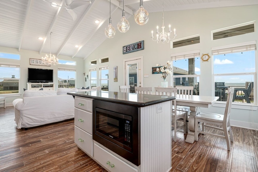 Chillax Inn 3 Bedroom Home by RedAwning