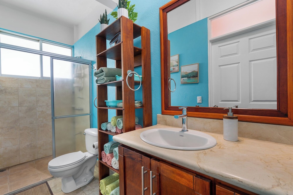 Modern Top-Floor Condo with Panoramic Views and Community Pool