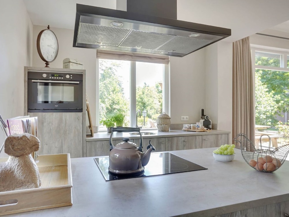Holiday Home With a Terrace at Bedafse Bergen view 2