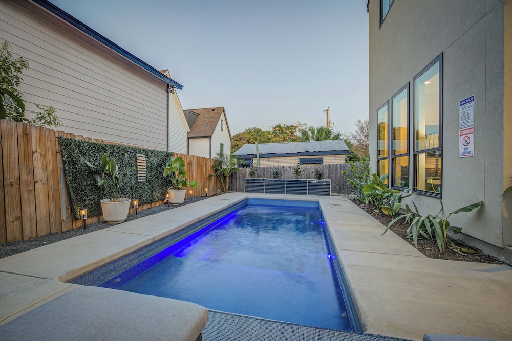 New Build, Private Pool, Near Pearl/riverwalk