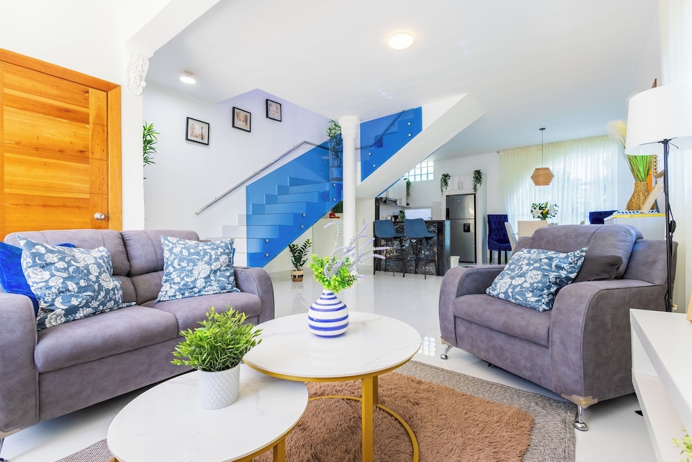 3BR Villa With Pool Rooftop and BBQ Gated Area