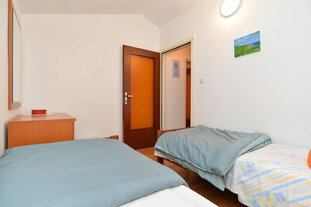 Apartment Mirjana 734