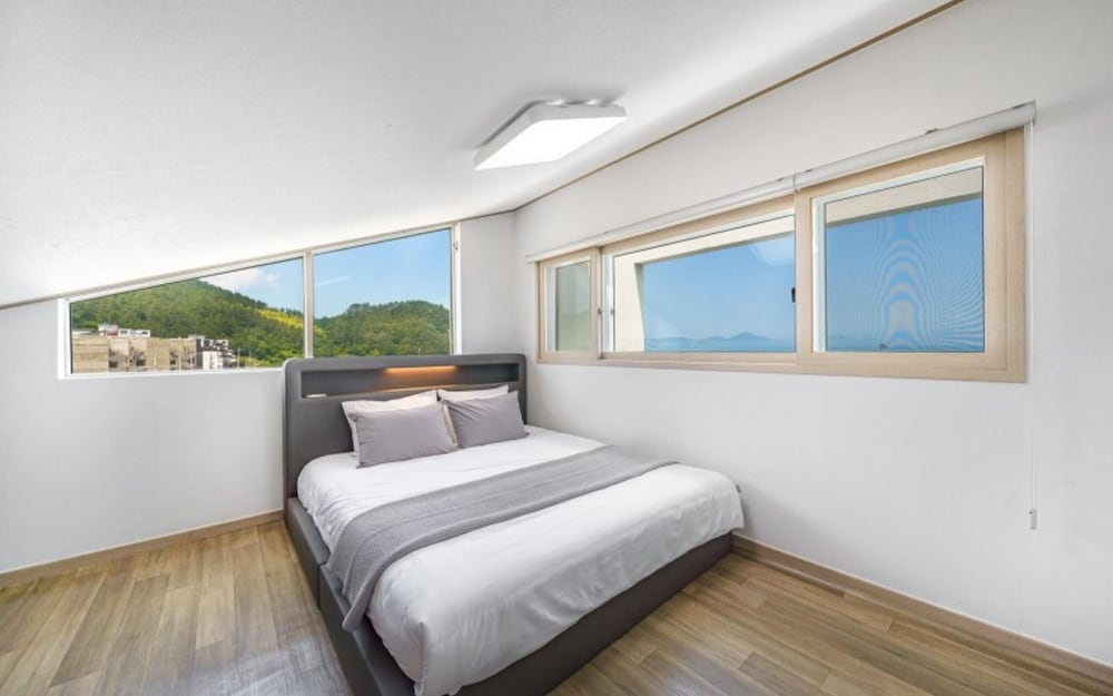 Geojedo Ocean View Dumo Mongdol Pension
